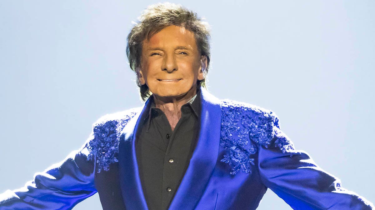 Barry Manilow opens up about ‘agony’ of lung cancer surgery recovery: ‘I am getting stronger’  at george magazine