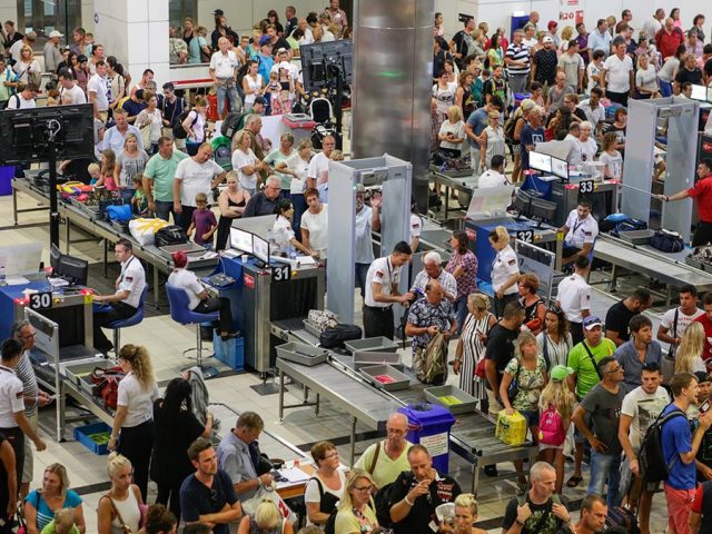 Airlines prepare for record-breaking spring break travel surge as Americans ‘prioritize experiences’