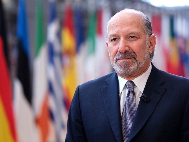 Trump Commerce Secretary Howard Lutnick to testify in House Epstein probe, Comer says