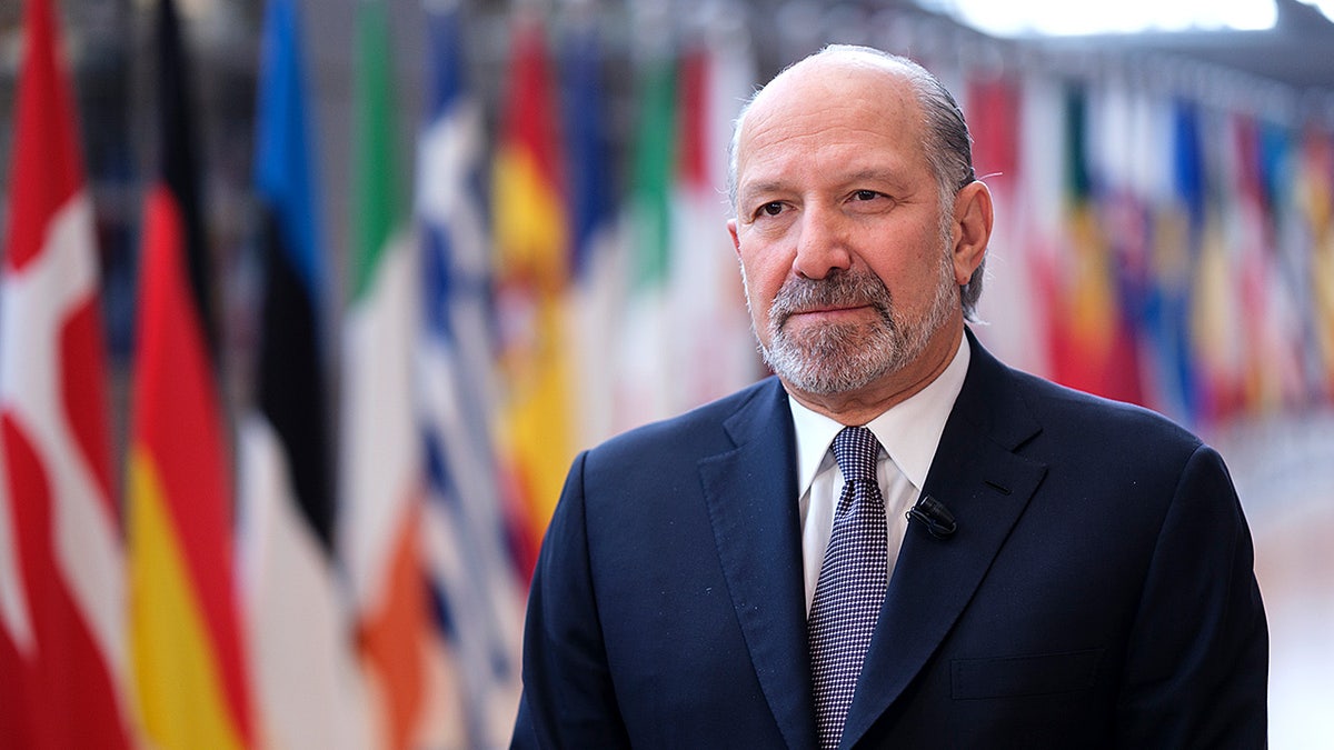 Trump Commerce Secretary Howard Lutnick to testify in House Epstein probe, Comer says  at george magazine