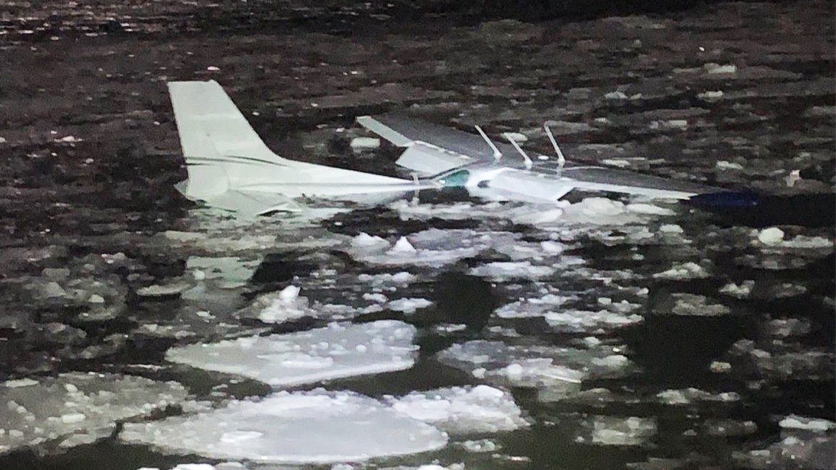 Pilot, passenger swim to safety after plane crashes into New York's Hudson River  at george magazine
