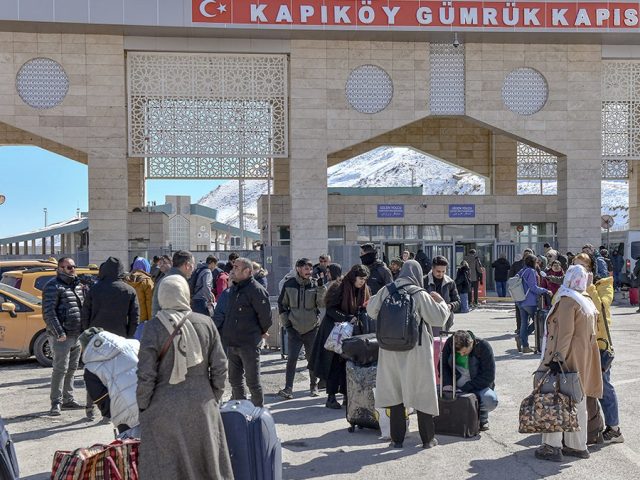 Americans in more than a dozen Middle East nations urged to flee