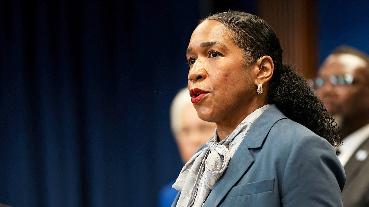 Wealthy elites bankroll Dem Senate candidate who has repeatedly touted 'grassroots' campaign  at george magazine