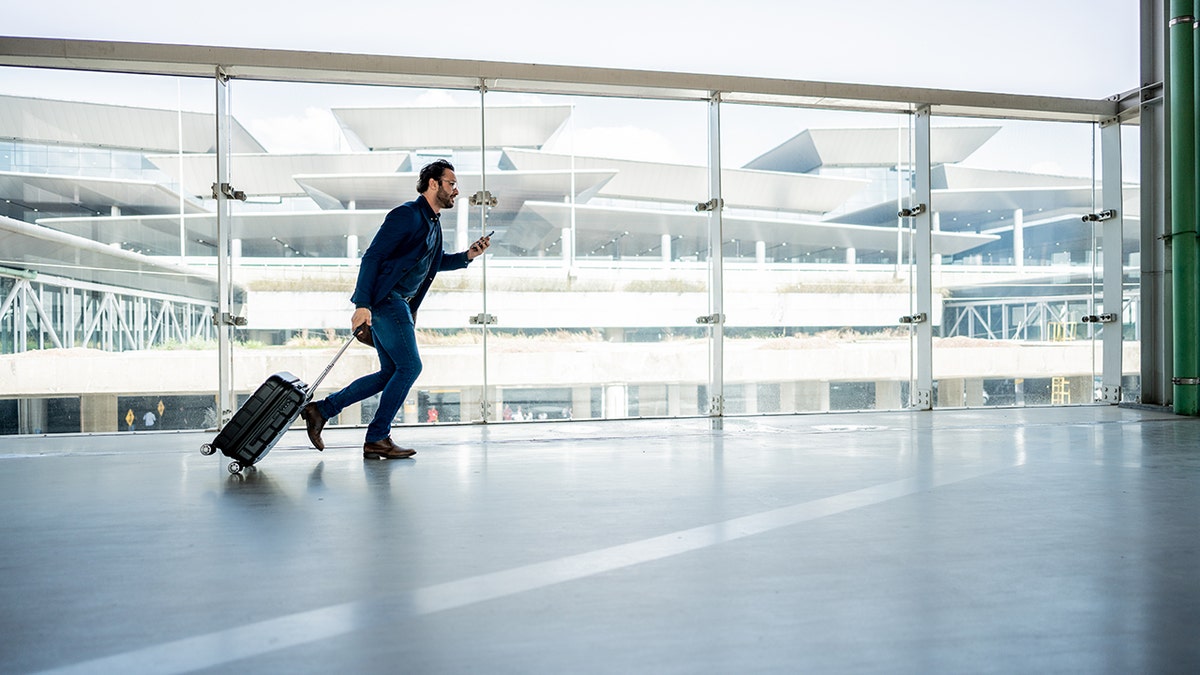 Risky 'airport theory' has travelers cutting arrival time for flights 'way too close,' says expert  at george magazine