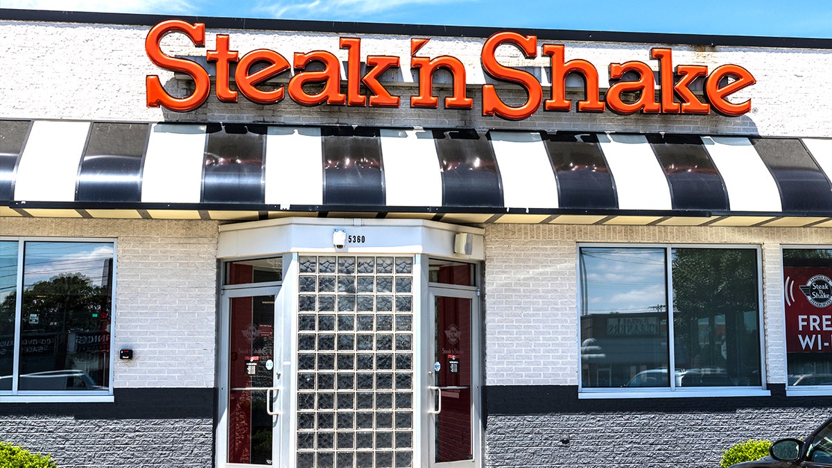 Steak 'n Shake sparks online debate with 21-cent bitcoin bonus for workers: 'This is the way'  at george magazine