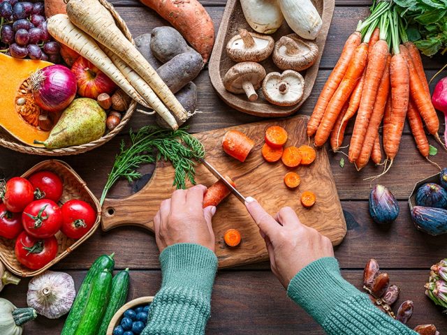 Seniors over 80 who eat specific diet may be less likely to reach 100 years old